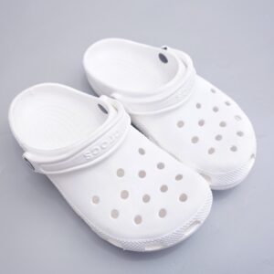 defect crocs size